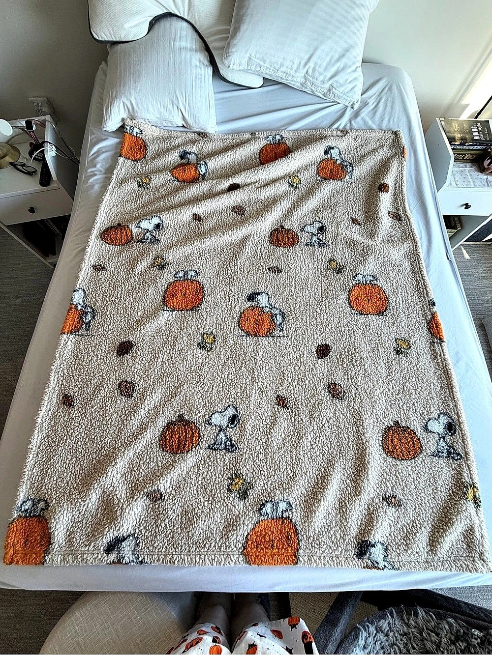 American Eagle Snoopy Pumpkin Throw Blanket